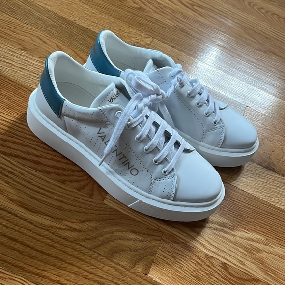 Valentino by Mario Valentino Sneakers Size 7.5 NEW - Picture 1 of 11